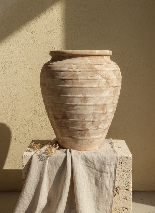 Vaso terracota artesanal  EXC 15, handmade em Portugal. Decoração wabi-sabi, farmhouse, Japandi, minimalista, mediterrânica, cottagecore e moderno. Design de interiores, decoração sustentável; design biofílico;